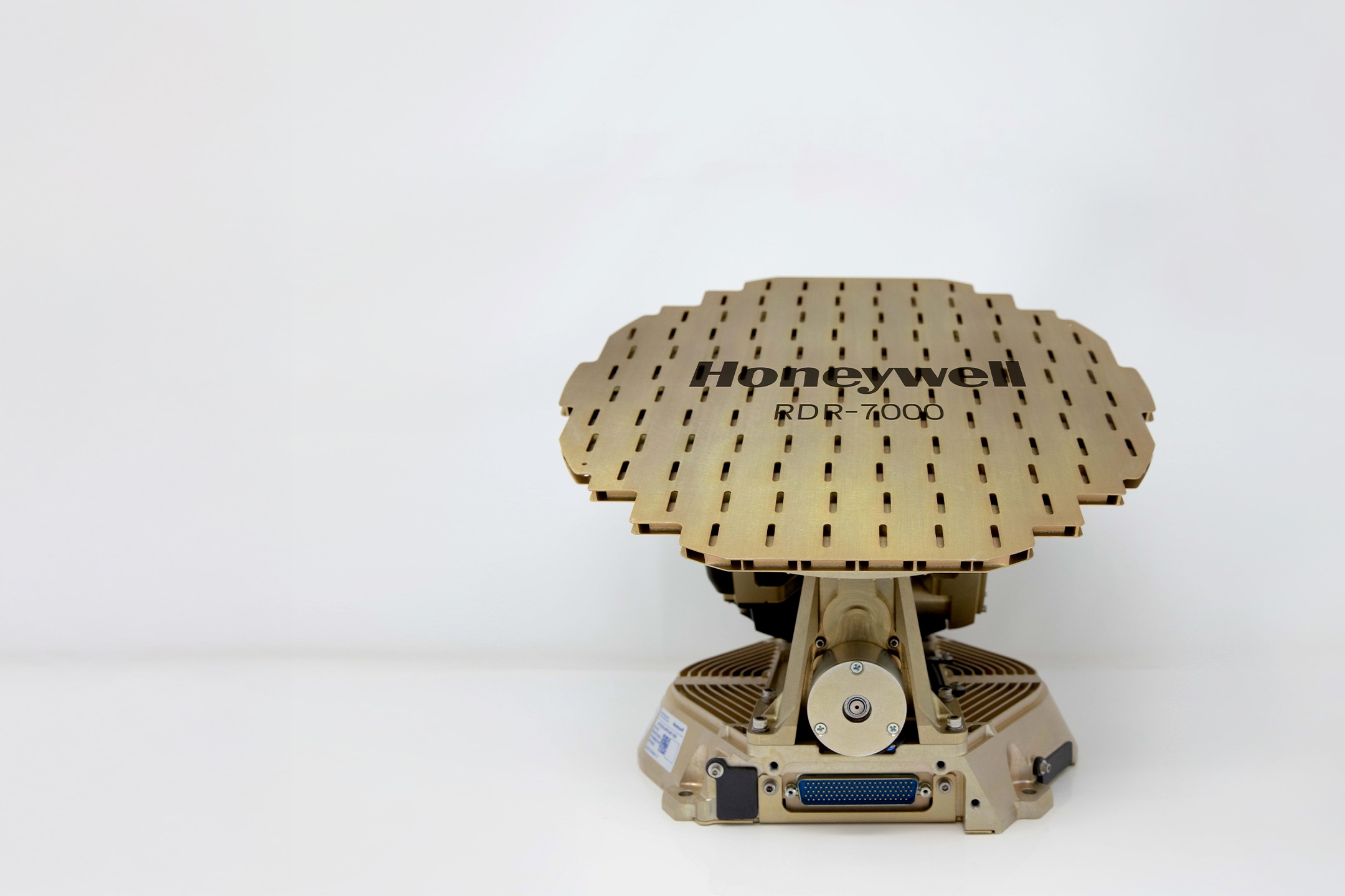 The image displays Honeywell IntuVue RDR-7000 weather radar system product image
